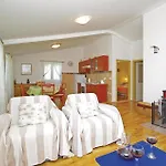 Gornje With Fireplace Vii 度假居 *