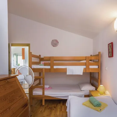 2 Bedroom Awesome In Gornje * Tučepi