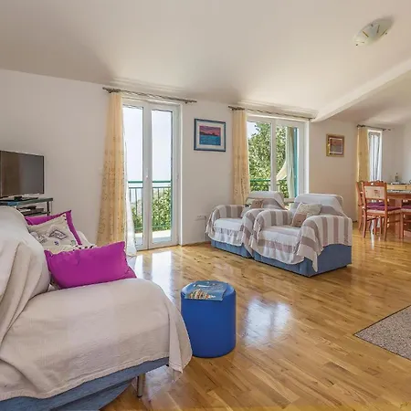 Vakantiehuis 2 Bedroom Awesome In Gornje