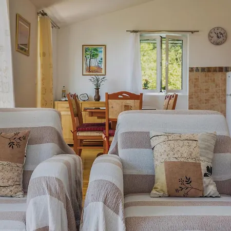 2 Bedroom Awesome In Gornje * Tučepi