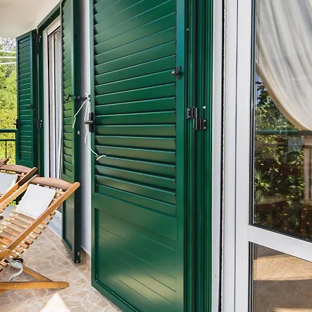 2 Bedroom Awesome In Gornje * Tučepi