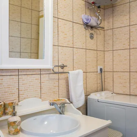 Holiday home 2 Bedroom Awesome Home In Gornje Tucepi