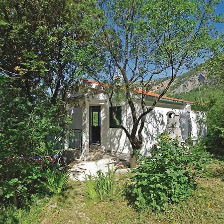 Holiday Home Gornje Tucepi With Fireplace VII *