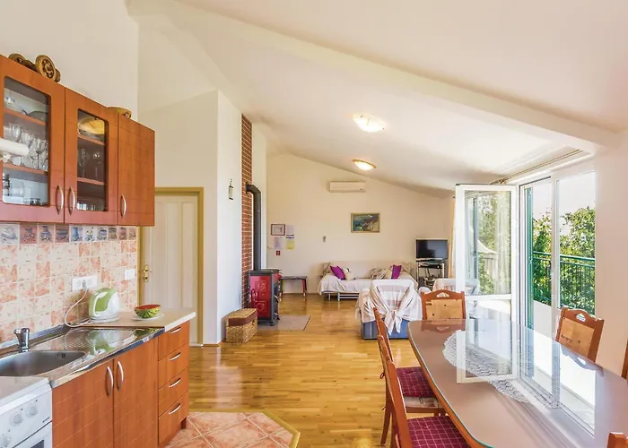 Holiday Home Gornje Tucepi With Fireplace VII *