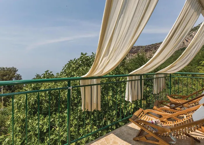 Holiday Home Gornje Tucepi With Fireplace VII *
