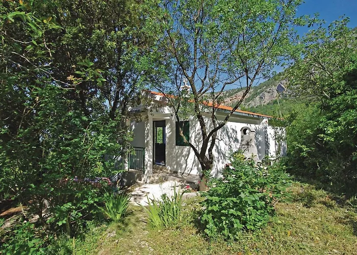 Holiday Home Gornje Tucepi With Fireplace VII *