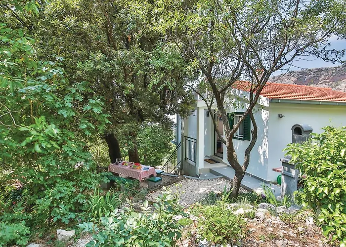 Holiday Home Gornje Tucepi With Fireplace VII *